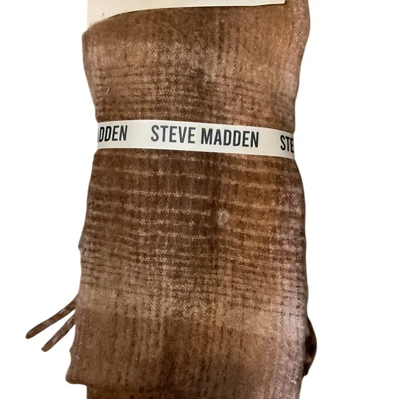 Steve Madden Brown Pom-Pom Beanie Hat & Scarf NWT - Picture 3 of 6